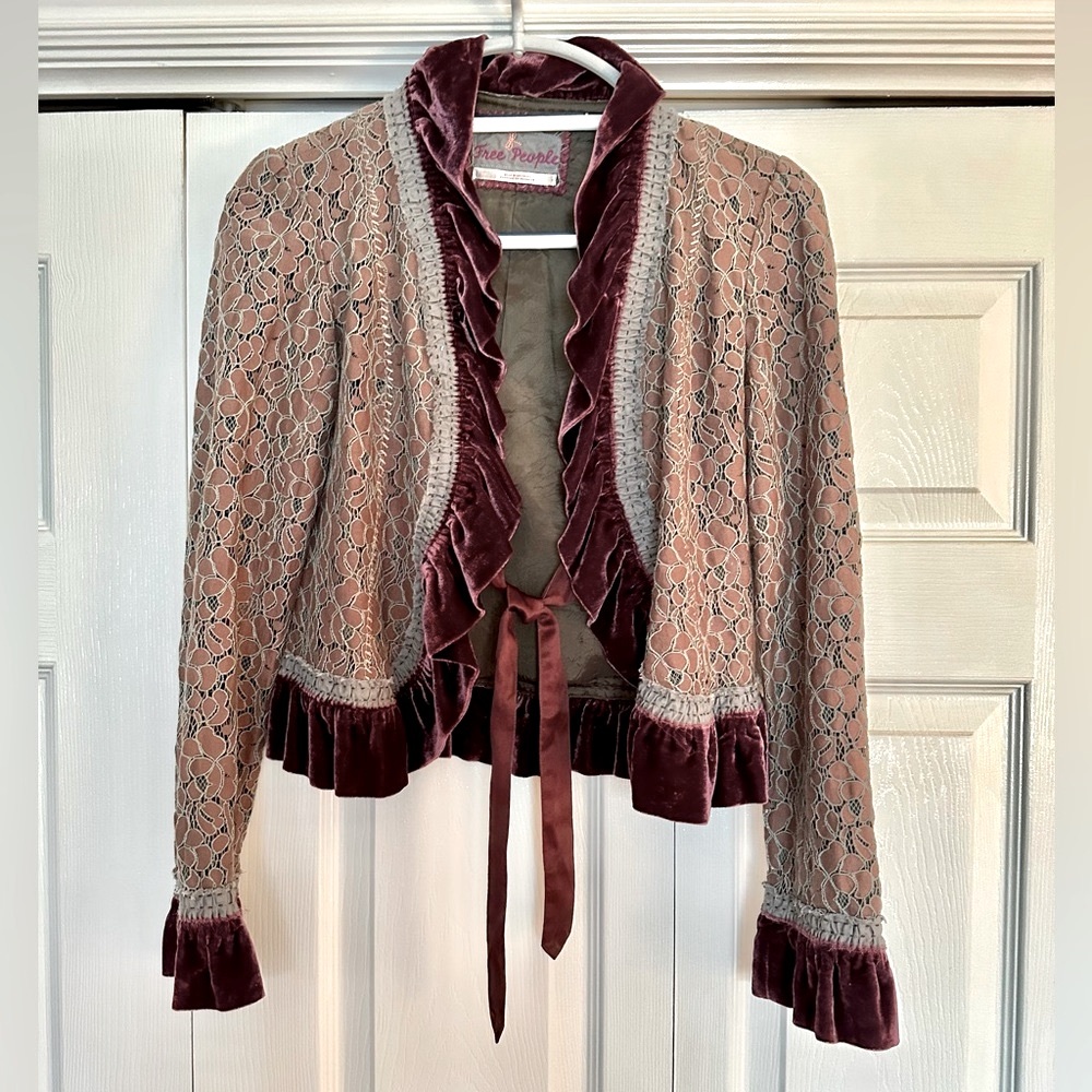 Free People Wrap Cropped Jacket 0 XS Velvet Lace Shrug Floral EUC